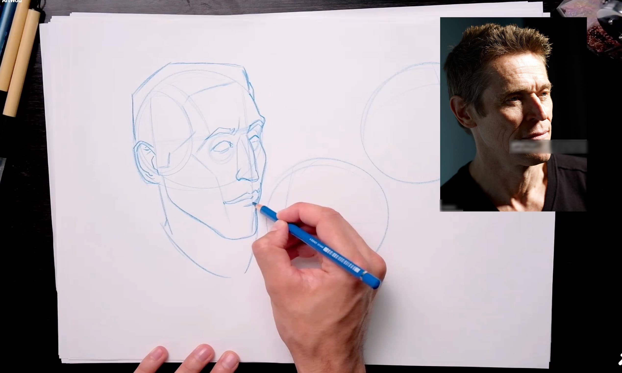 Dessine d'observation une tête améliorera considérablement ton imagination.